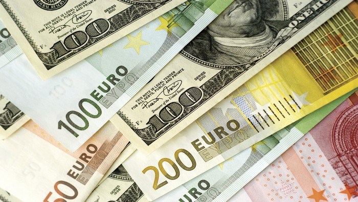 EUR/USD Gains Some Ground Ahead Of Euro Area Consumer Confidence Data