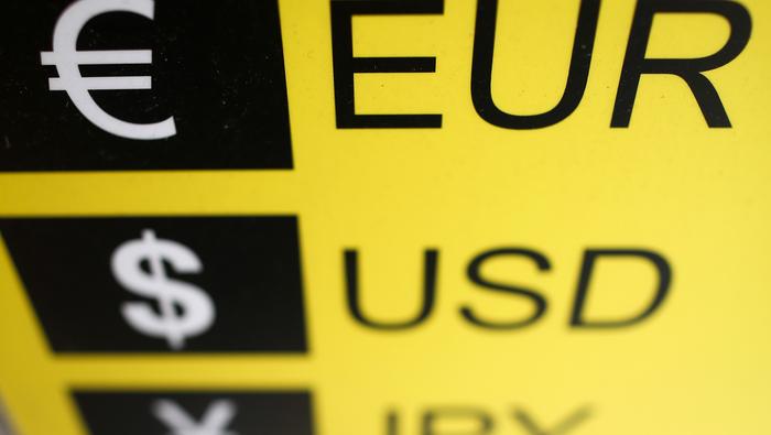 EUR/USD падает на голову, ЕЦБ не может сравниться с огневой мощью ФРС