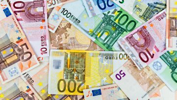 EUR/USD Gains Undermined by EU-US Trade War Fears, Yen May Gain