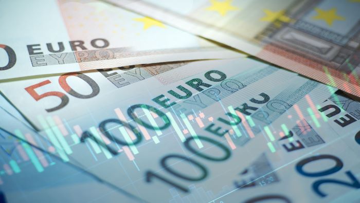 Обновление цен EUR/USD: потенциал пробоя растет на отклонении линии тренда