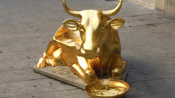 Gold Price Forecast: XAU Bulls Tempt Breakout - but Can They Drive?