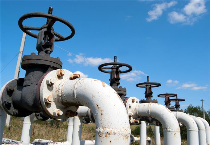 Hausse exportations pétrole Libye et guerre commerciale font pression sur les cours de pétrole