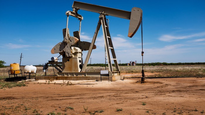 Oil Prices Rise After Support Rejection, Strong USD & Growth Risks May Cap Gains
