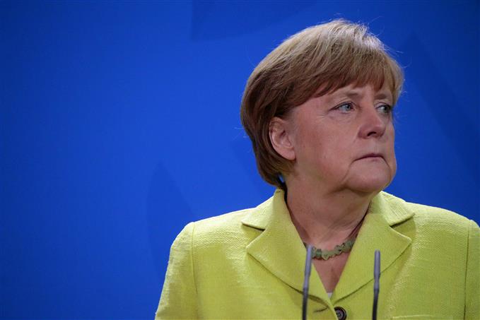 Angela Merkel sous pression doit trouver une réponse au défi migratoire européen avant la fin de la semaine