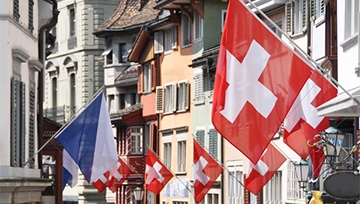 スイスフランは対ユーロ、対ドルで下落。スイスフラン相場の行方は？