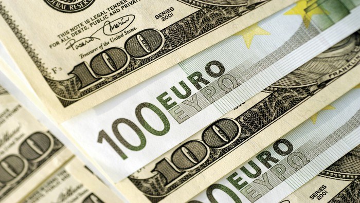 EUR/USD Price Forecast - Euro Collapses