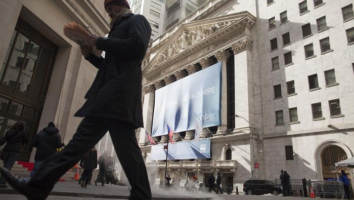 S&P 500 Extends Slide as Traders Eye Economic Data, Bank Earnings