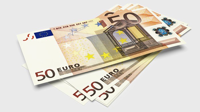 Euro (EUR) Latest: Dovish ECB Commentary Weighs on EUR/USD, Yields Slump