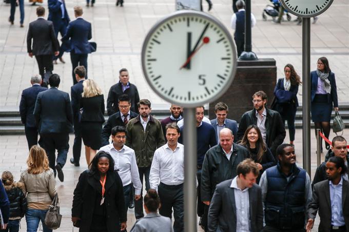 le CAC 40 rebondit mais continue d'évoluer dans un sentiment baissier