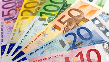 Euro-Zone Q2 GDP Growth Rises to 2.1% Y/Y, EUR/USD Dips