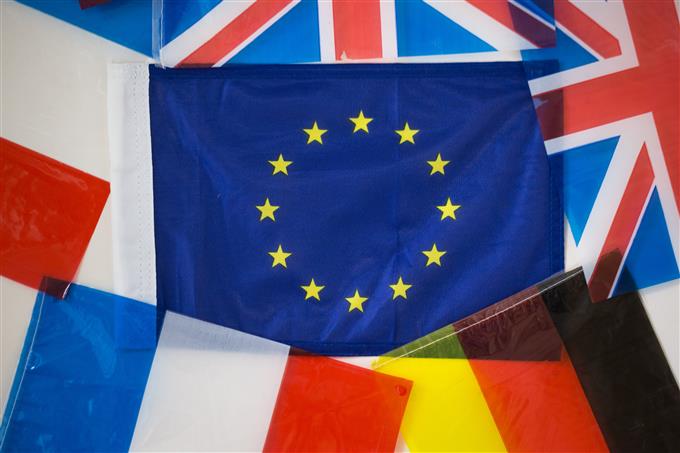 Brexit, Banque d'angleterre, inflation font pression sur la livre sterling