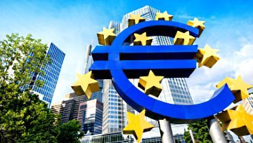 Euro at Risk From US-EU Tariff Threat - IMF, World Bank Meeting Ahead