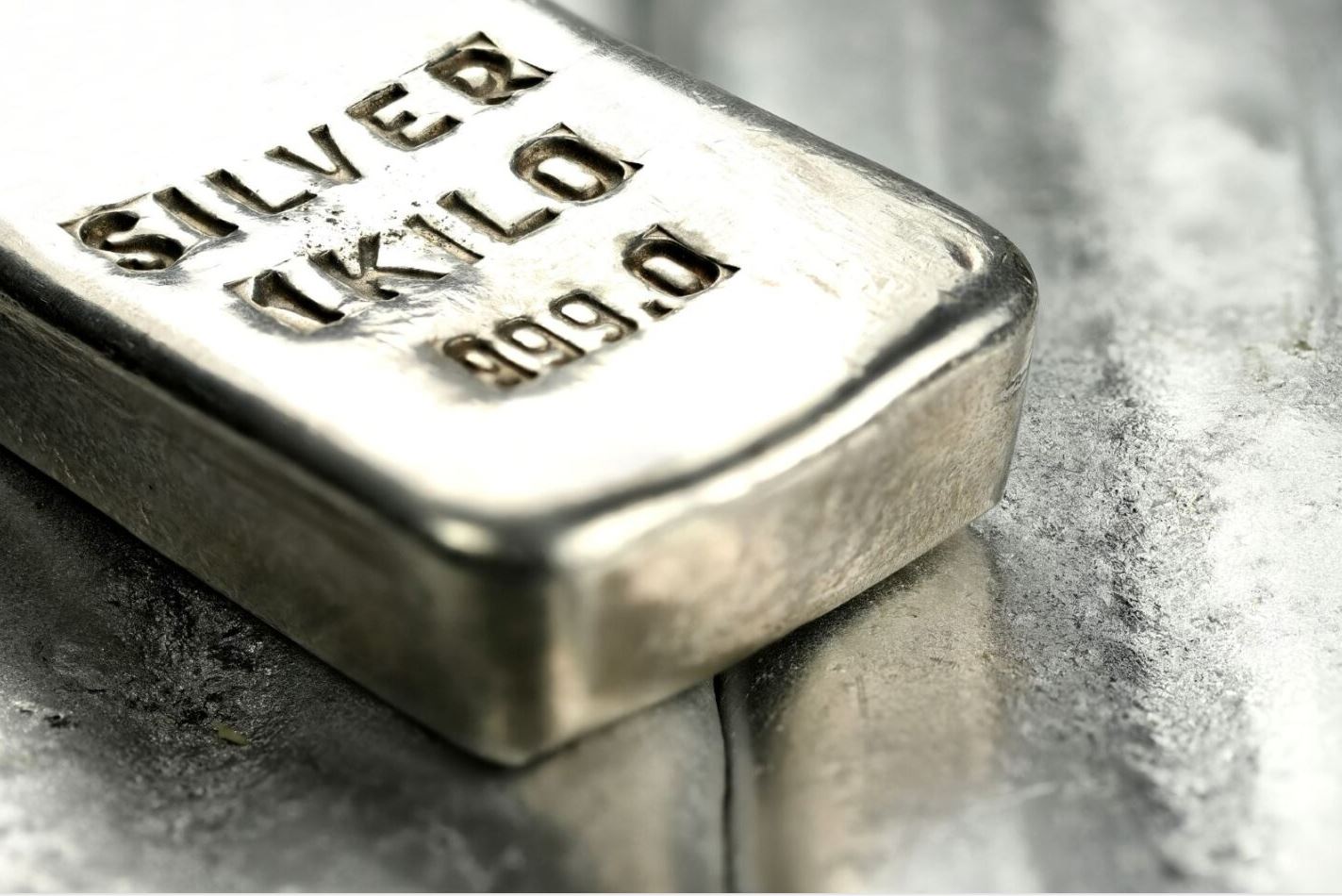 銀は新しい金？ 金の代替投資先として注目度上昇中。銀価格見通し