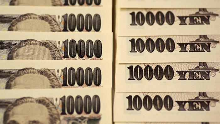 Иена слабеет на фоне роста доллара США, японские домохозяйства сокращают расходы