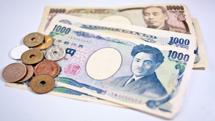 Japanese Yen Setups: USD/JPY Buoyed by US Data, GBP/JPY Wavers at Resistance