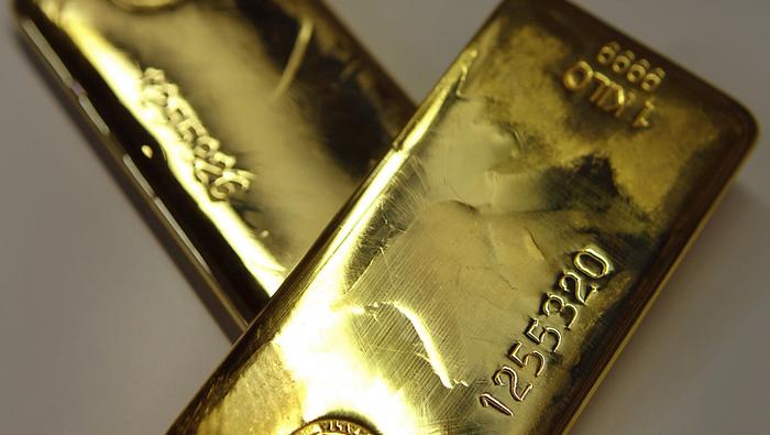 Золото отскакивает от 100-дневной скользящей средней, ожидая прорыва $1760