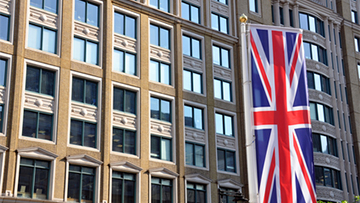 UK Economic Growth Slows, British Pound Falls