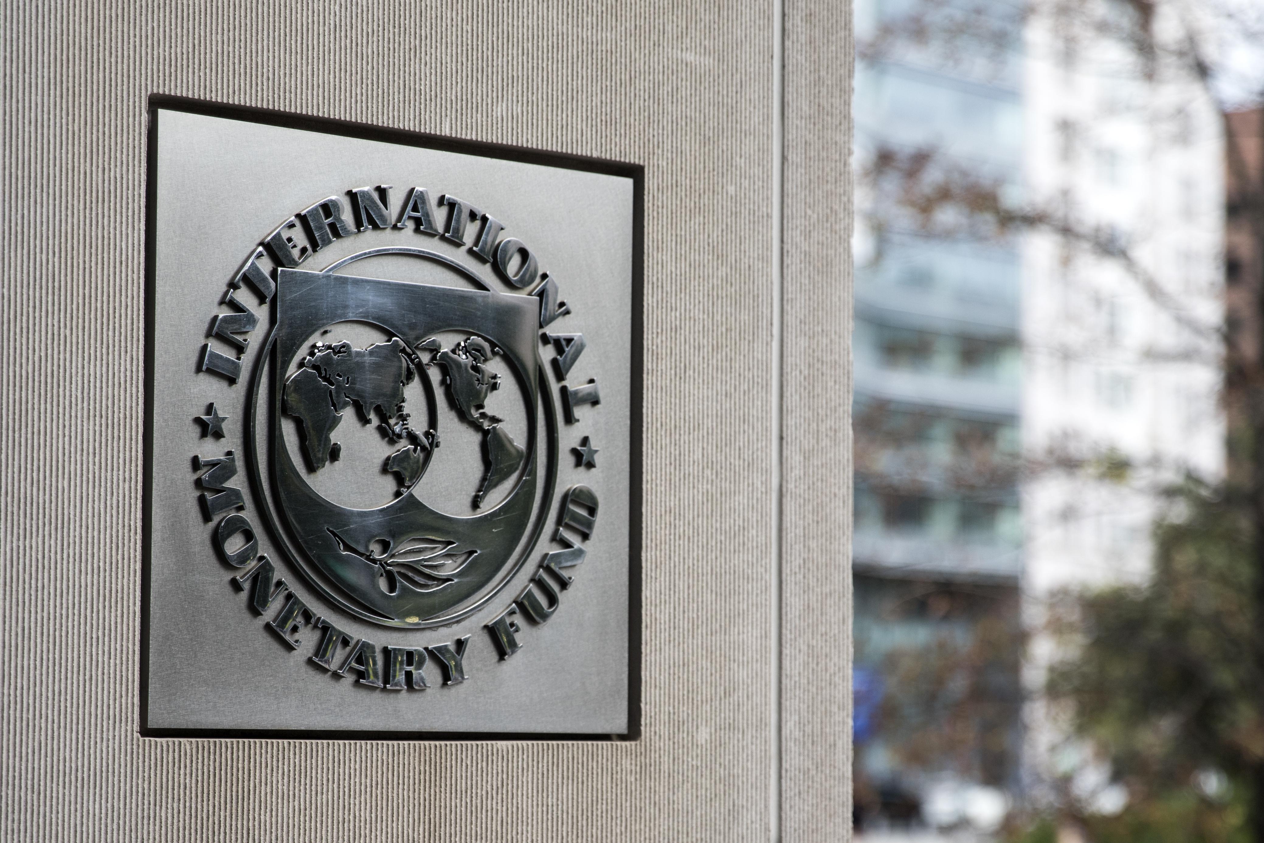 Investors take bigger risks due to low-interest rates, IMF says | IG UK