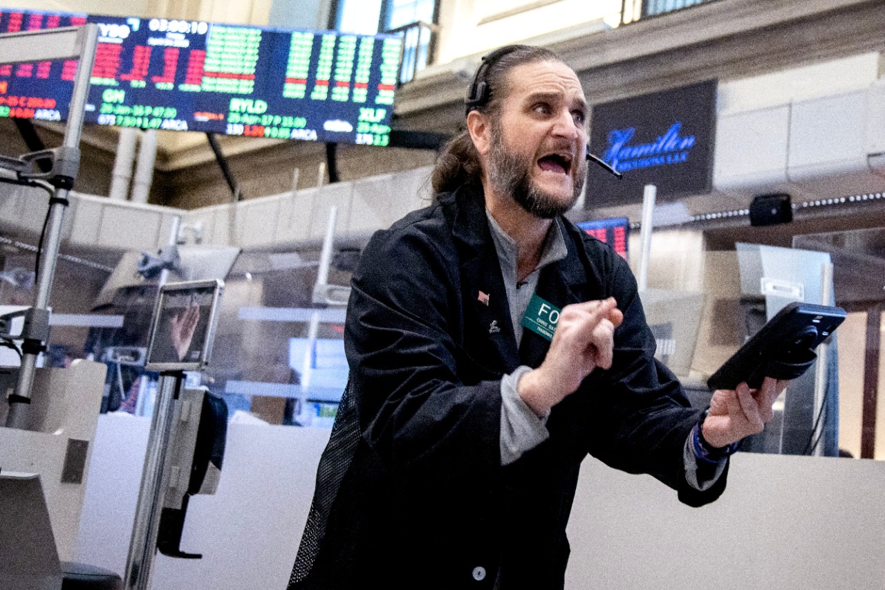 Wall Street rebounds amid tariff tensions as gold hits record high ...