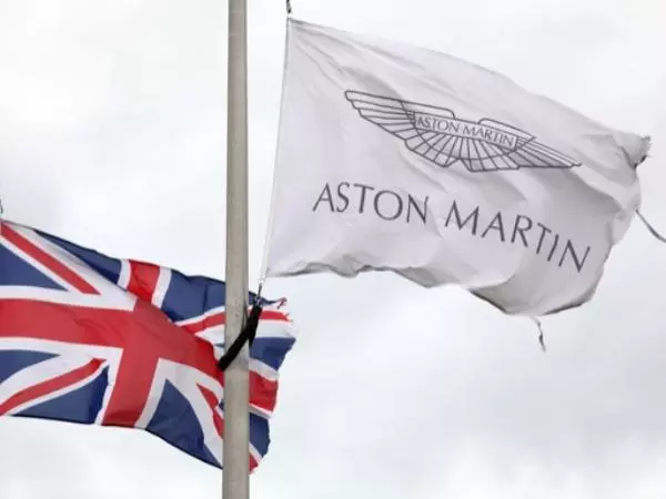 Can Mercedes-Benz reverse sell rating on Aston Martin shares?