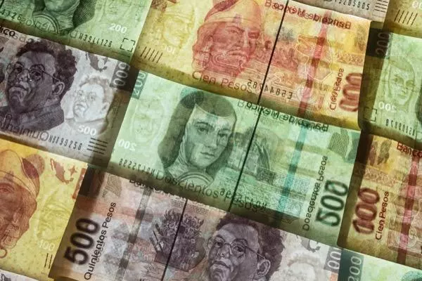 Mexican peso trading