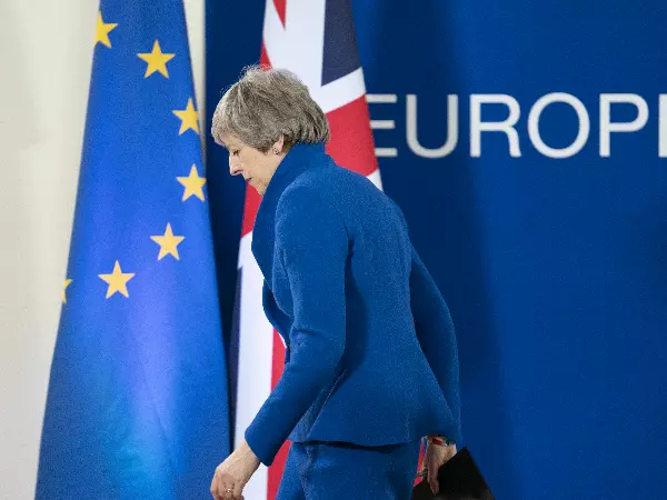 May ofrece un segundo referéndum por el Brexi, pero no logra apoyos