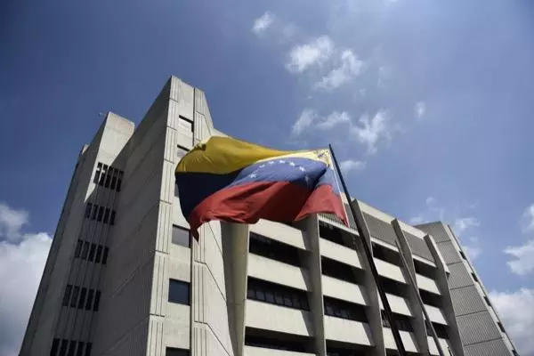 Maduro rival claims Venezuela presidency amid protests