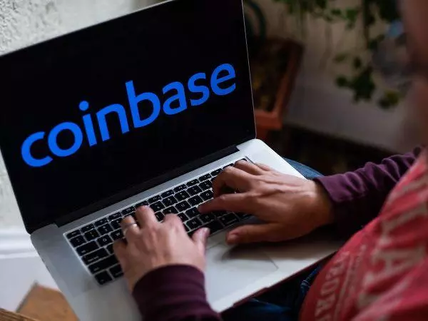 Coinbase shares stock price target ratings analyst buy sell trade cfds spread betting