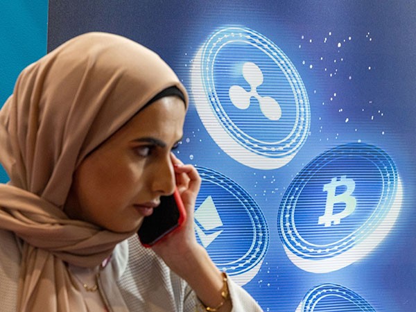 XRP price update: Ripple token slips toward support after SEC delays ETF decision​