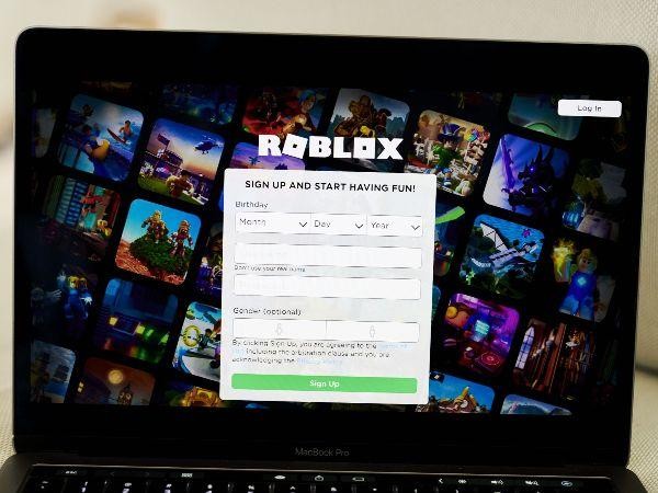 Roblox share price dips as Covid fillip wanes | IG International