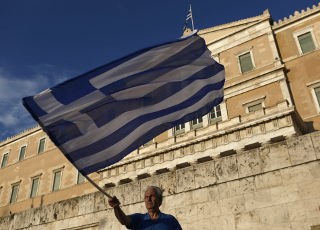 bg_man_waves_Greek_Flag_1651642