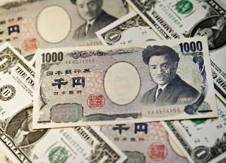 Dollar and yen notes 