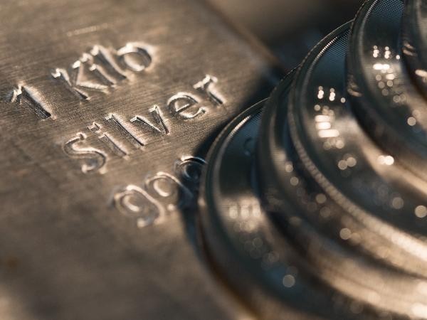 Market alert: gold and silver prices down for six days. Will Support Hold  Before Jackson Hole? | IG Bank Switzerland