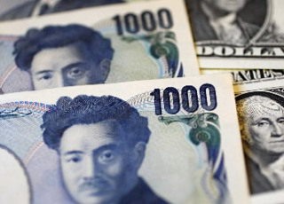Yen and dollar 